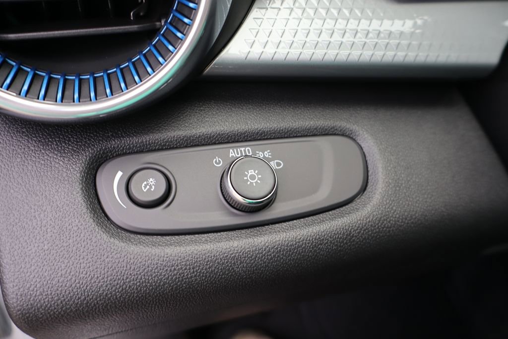 New 2026 Chevrolet Trax LT w/ Driver Confidence Package image 10