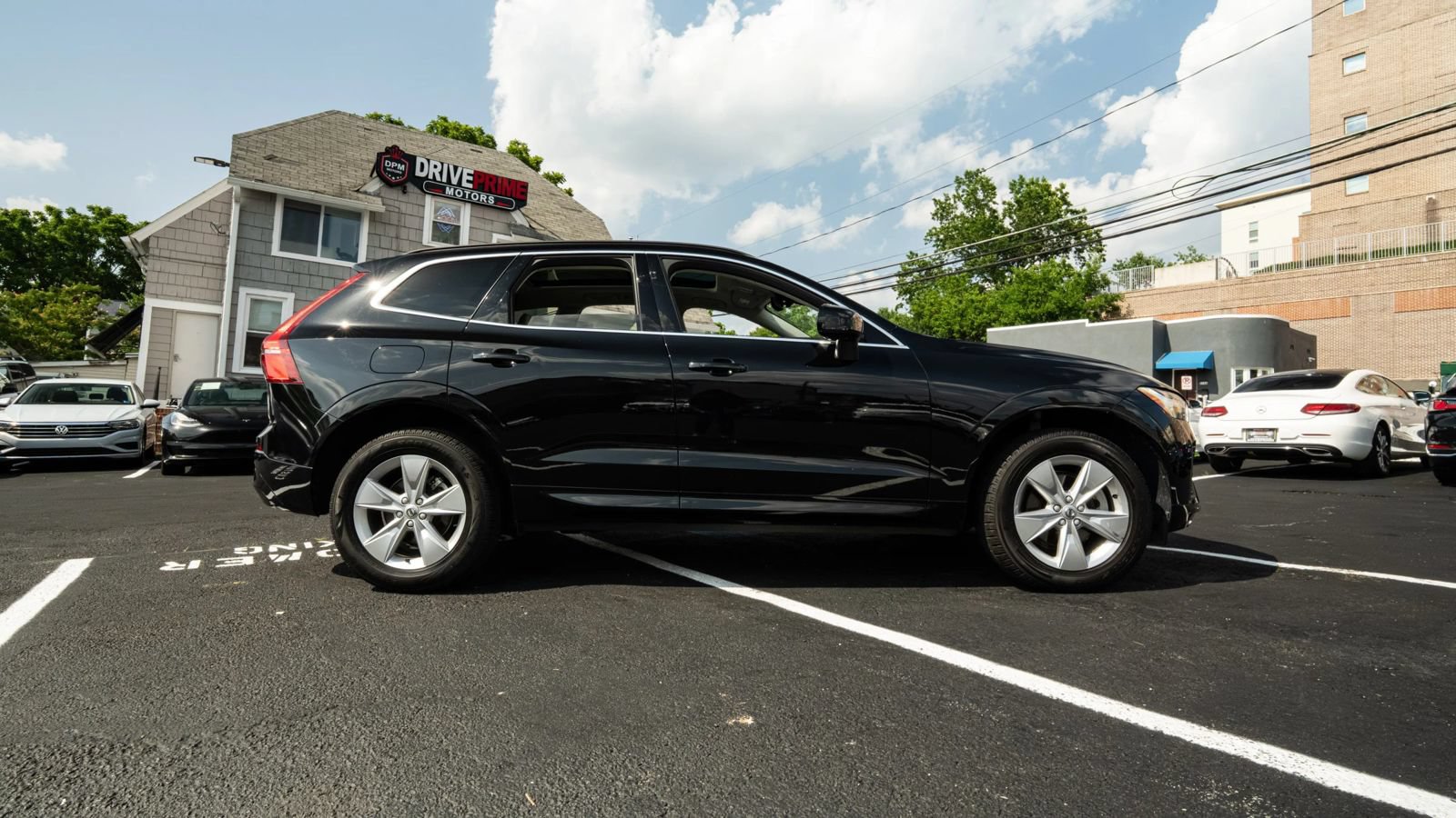 Used 2022 Volvo XC60 B5 Momentum AWD/4WD image 2