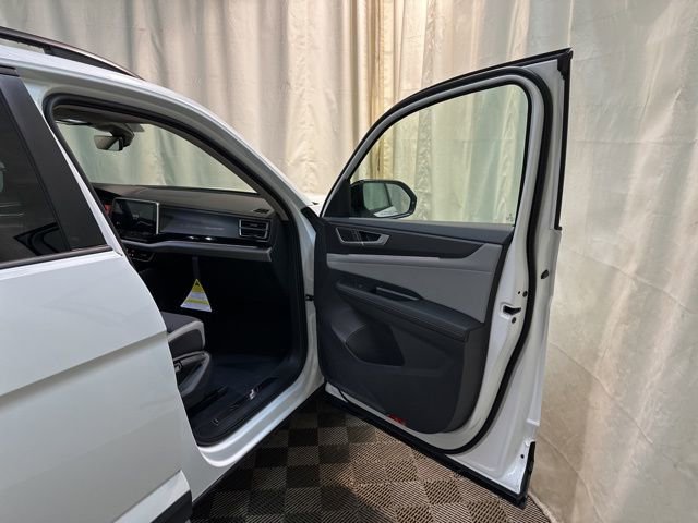 New 2026 Volkswagen Atlas Peak Edition image 37