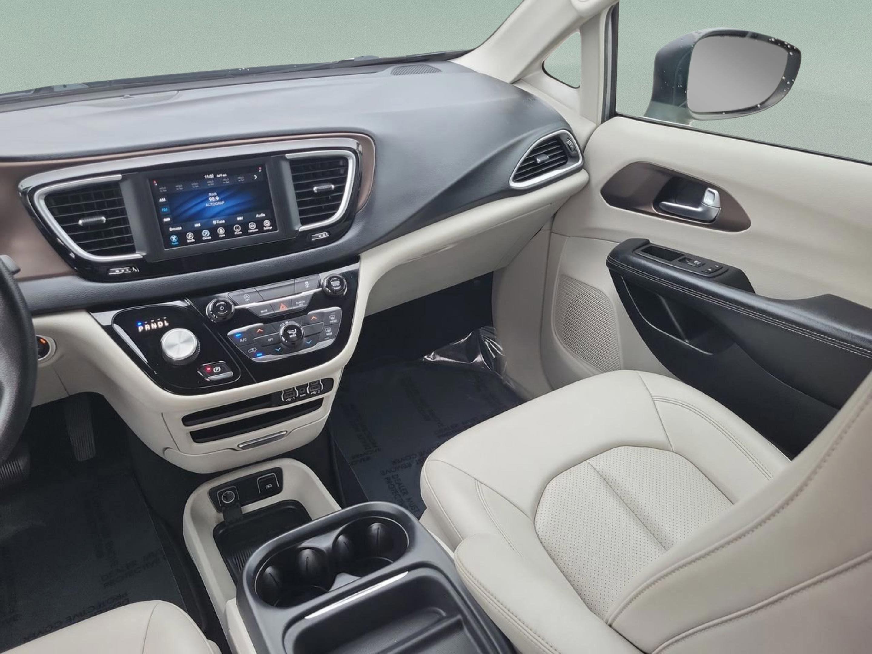 Used 2021 Chrysler Voyager Lxi image 15