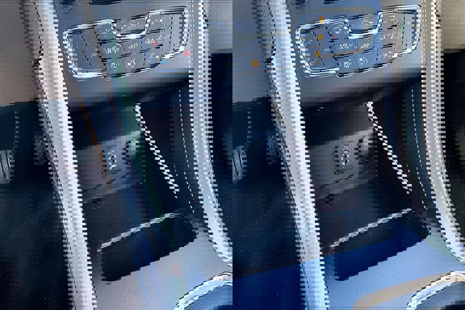 Used 2017 Ford Fusion SE w/ Fusion SE Technology Package image 17