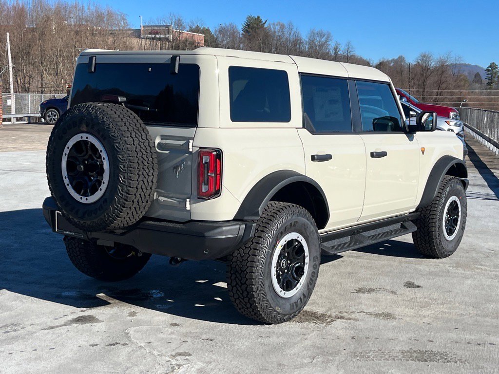 New 2025 Ford Bronco Badlands w/ Sasquatch Package AWD/4WD image 3