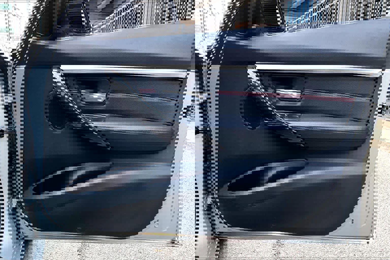 Used 2018 BMW 330e image 23