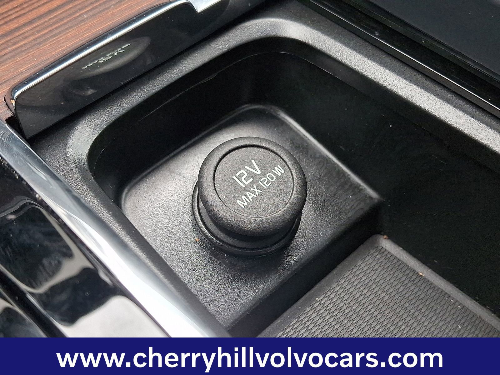 Certified 2025 Volvo S60 B5 Plus image 27