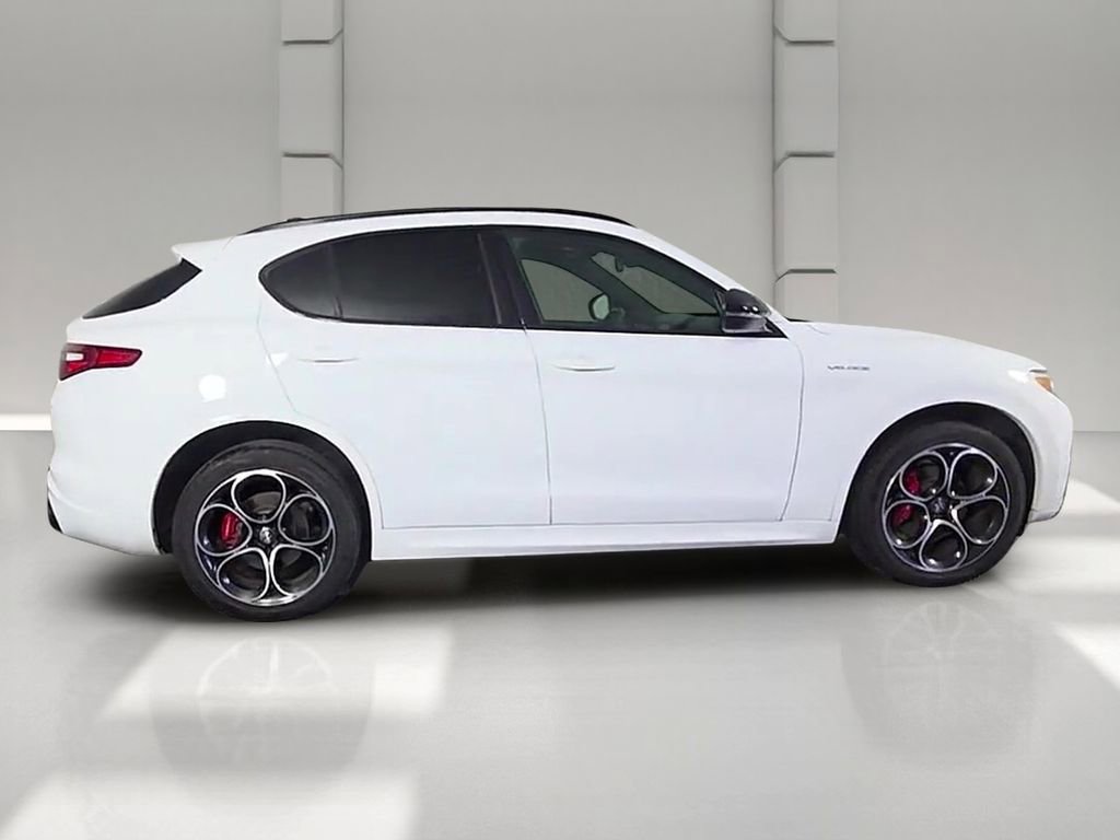 Used 2023 Alfa Romeo Stelvio Veloce AWD/4WD image 35