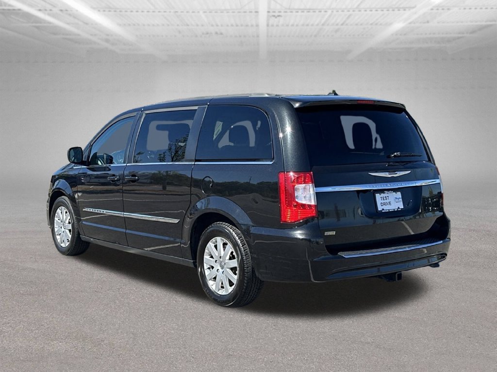 Used 2014 Chrysler Town & Country Touring FWD image 6