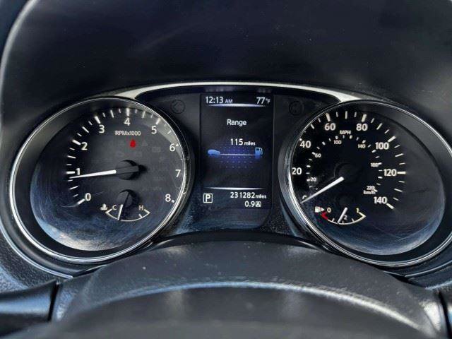 Used 2015 Nissan Rogue SV FWD image 23