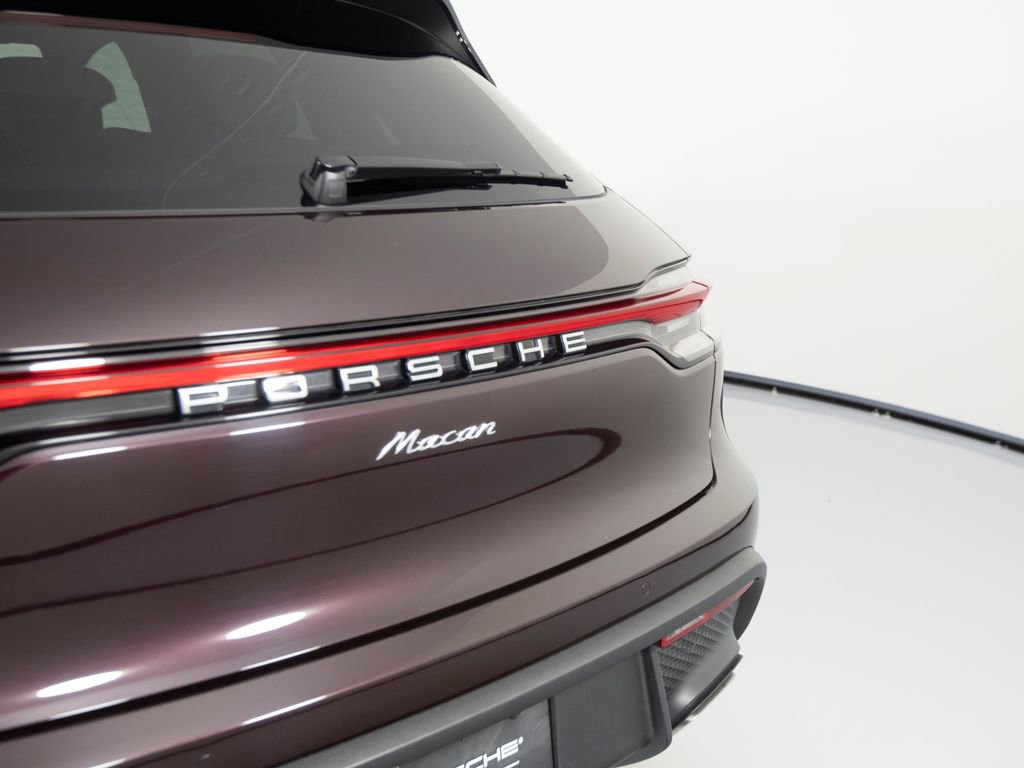 Certified 2025 Porsche Macan image 37