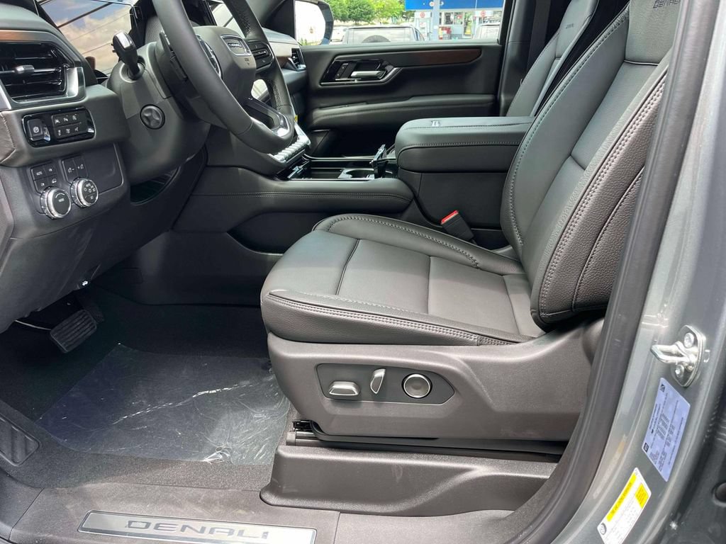 New 2026 GMC Yukon XL Denali w/ Sun & Power Step Package AWD/4WD image 24
