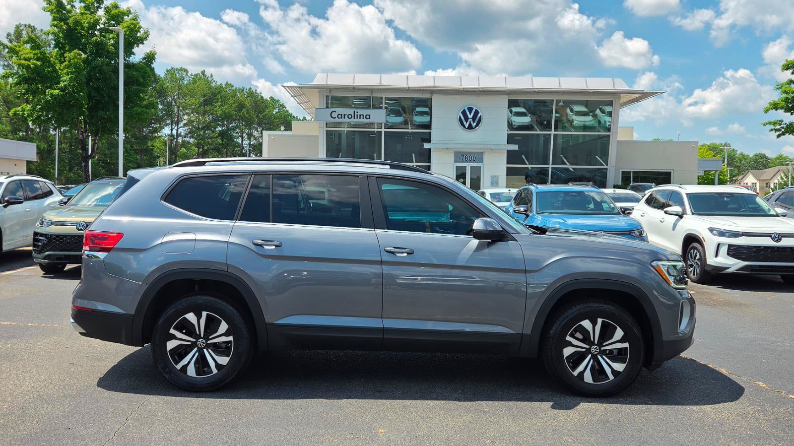 Used 2024 Volkswagen Atlas SE FWD image 6