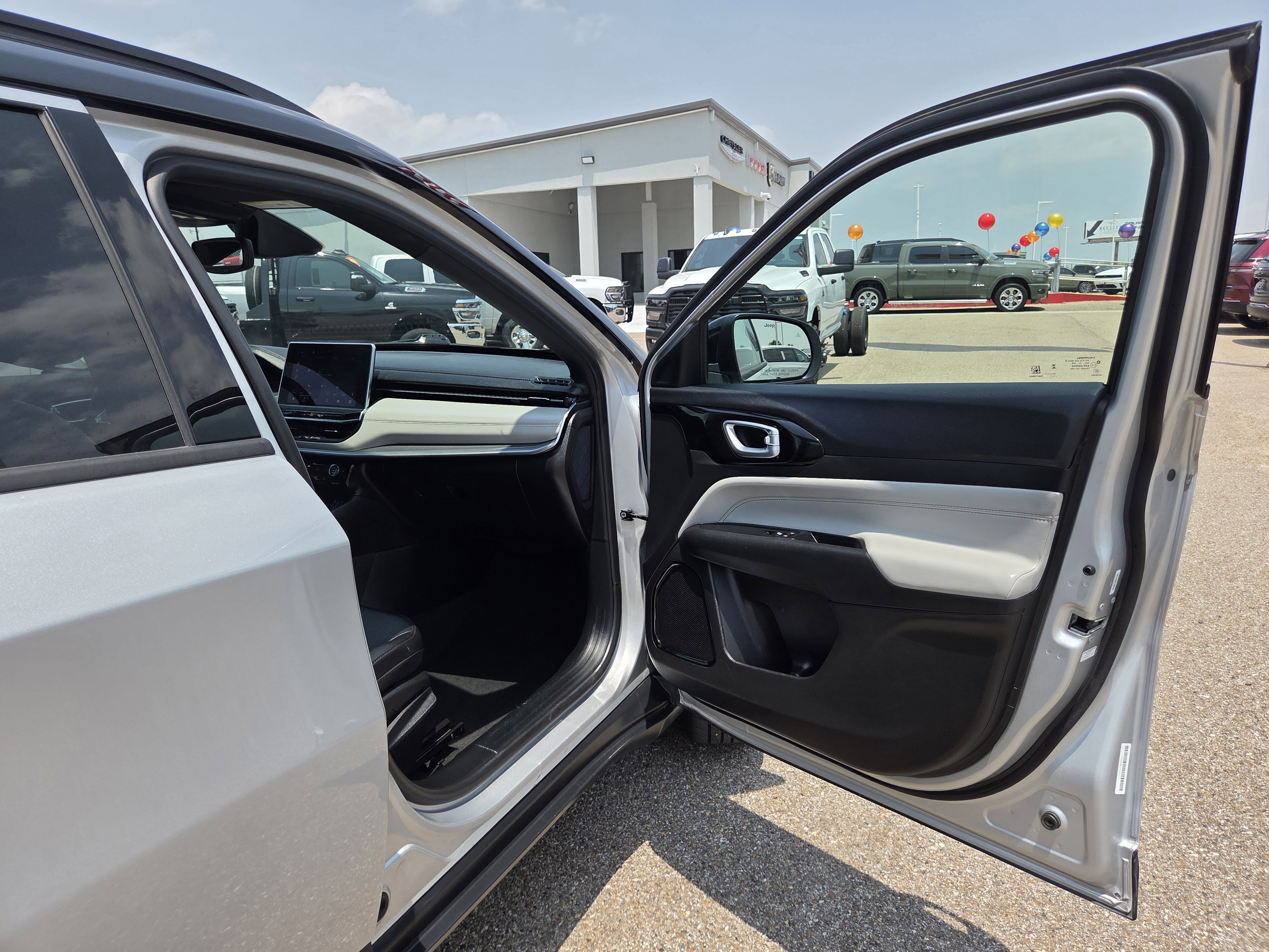 Used 2025 Jeep Compass Limited AWD/4WD image 18