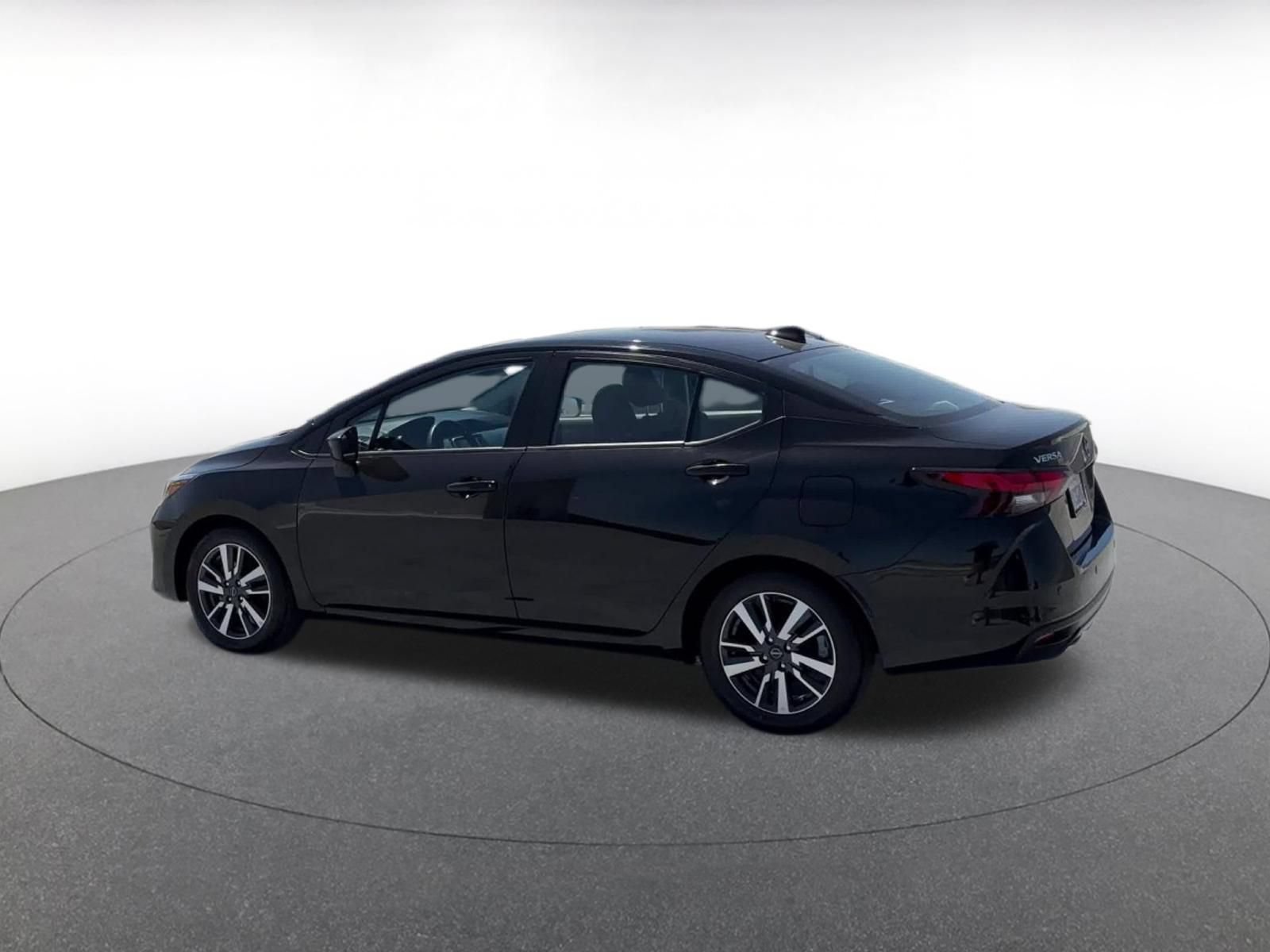 Used 2025 Nissan Versa SV FWD image 10