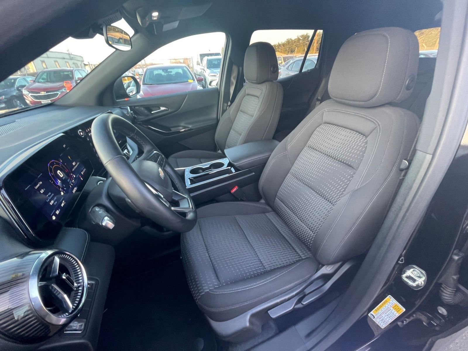 Used 2025 Chevrolet Equinox LT image 35