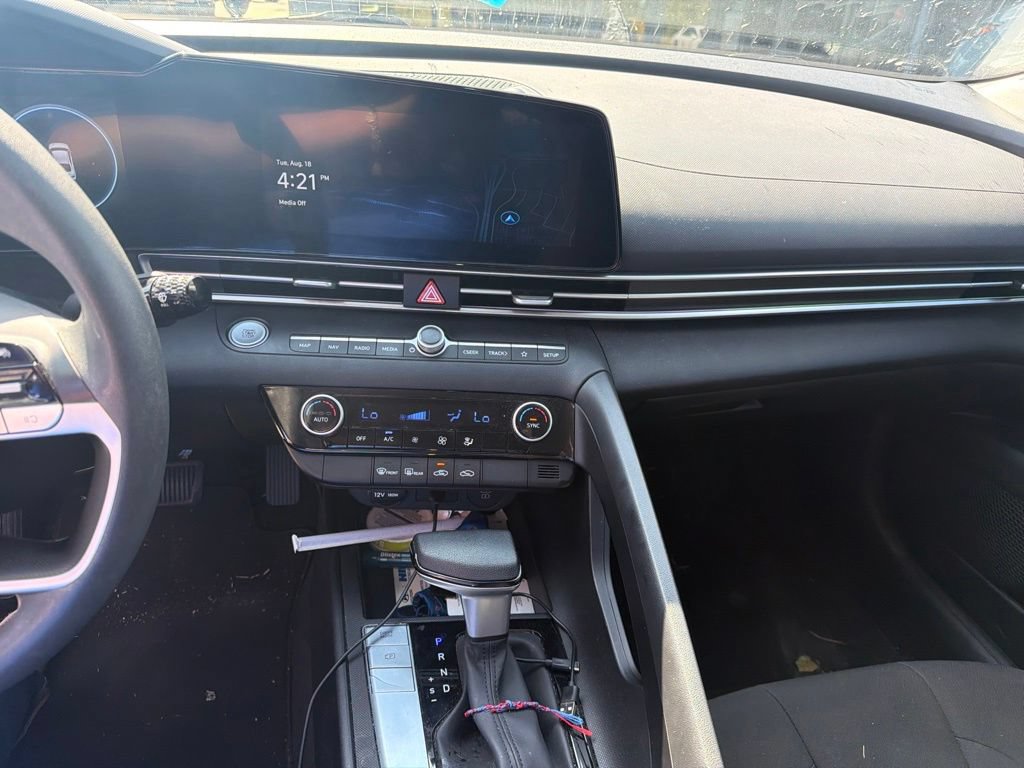 Used 2024 Hyundai Elantra SEL FWD image 3