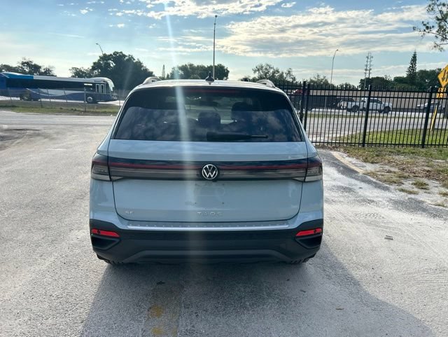 Used 2025 Volkswagen Taos SE FWD image 17