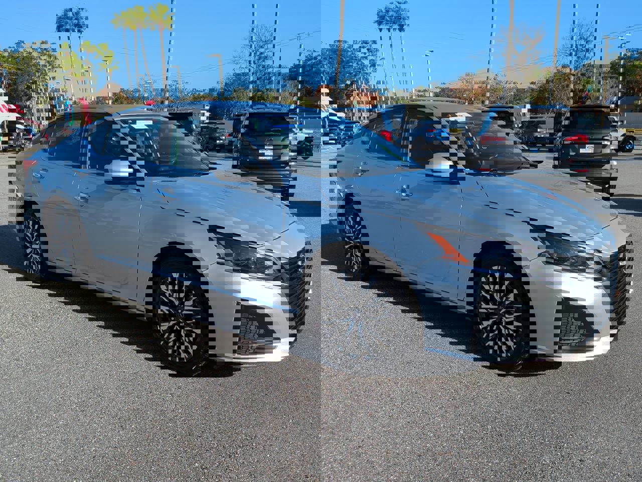 Used 2023 Nissan Altima 2.5 SV image 2