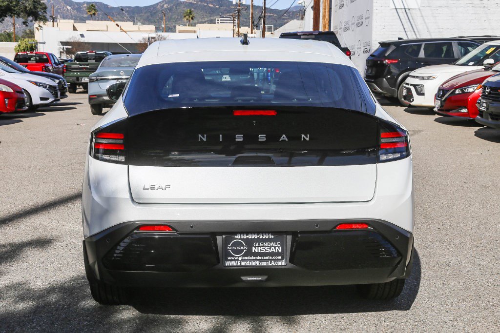 New 2026 Nissan Leaf SV+ w/ Illuminated Package FWD image 7