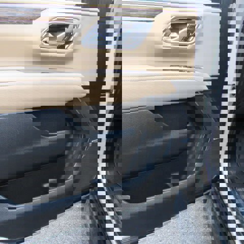 Used 2024 Chevrolet Suburban Premier image 18