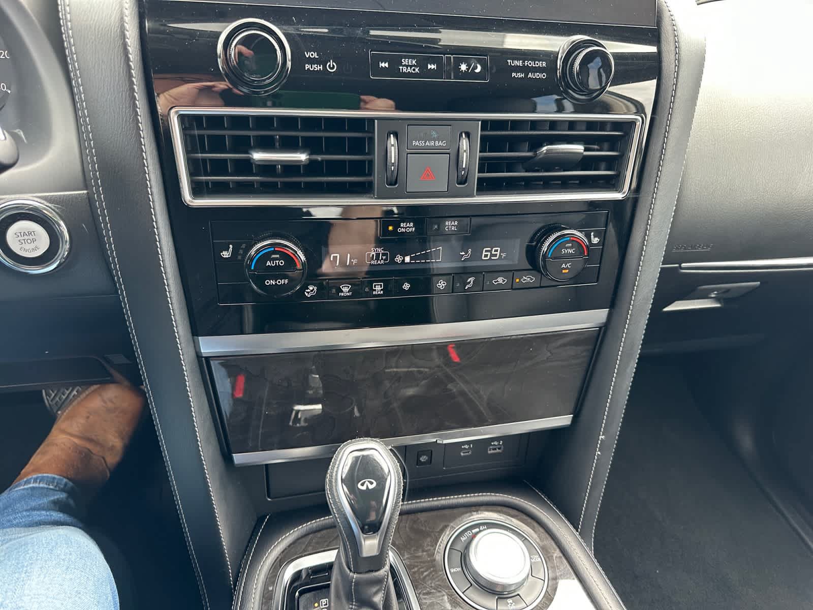 Used 2024 INFINITI QX80 Luxe AWD/4WD image 12
