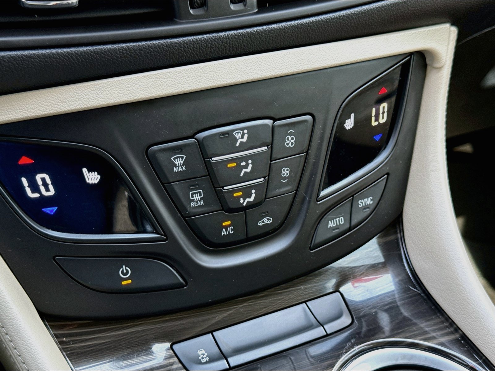 Used 2019 Buick Envision Essence w/ LPO, Cargo Package FWD image 20