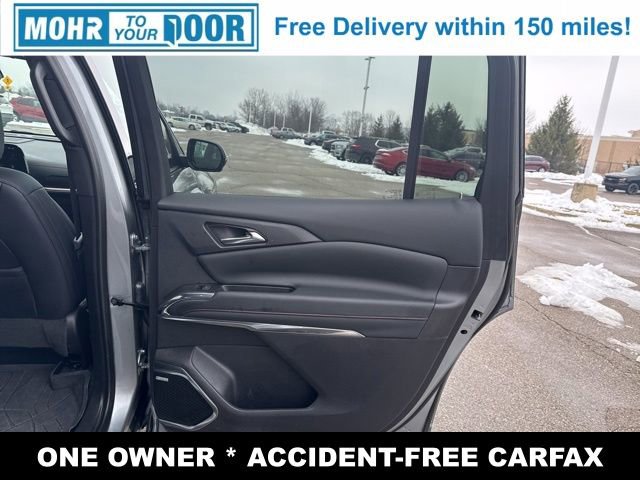 Used 2025 Chevrolet Traverse RS image 28