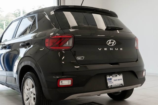 Used 2025 Hyundai Venue SE image 8