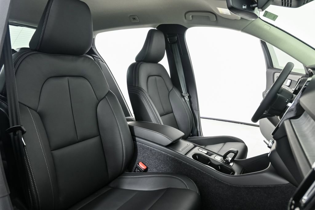 Certified 2026 Volvo XC40 B5 Core w/ Climate Package image 23