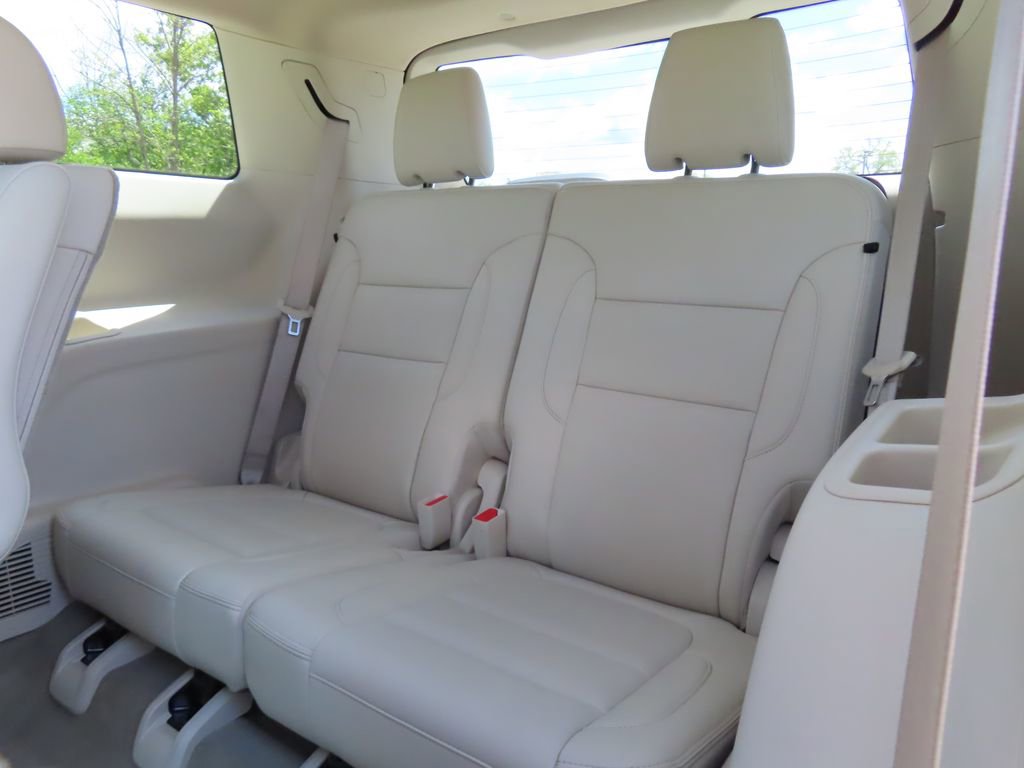 Used 2022 GMC Acadia Denali w/ GMC Pro Grade Package AWD/4WD image 29