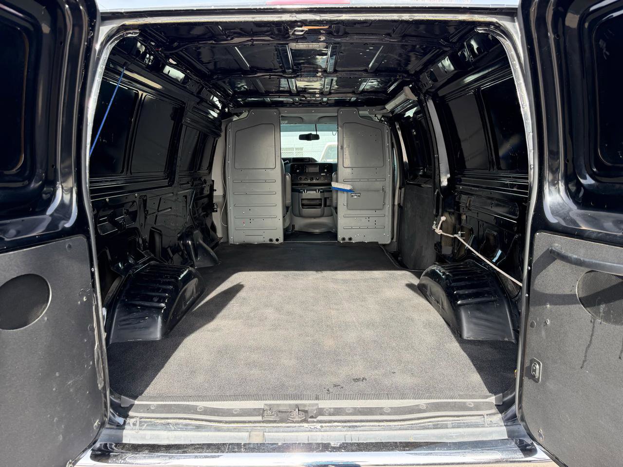 Used 2014 Ford E-150 and Econoline 150 w/ Power Group image 25