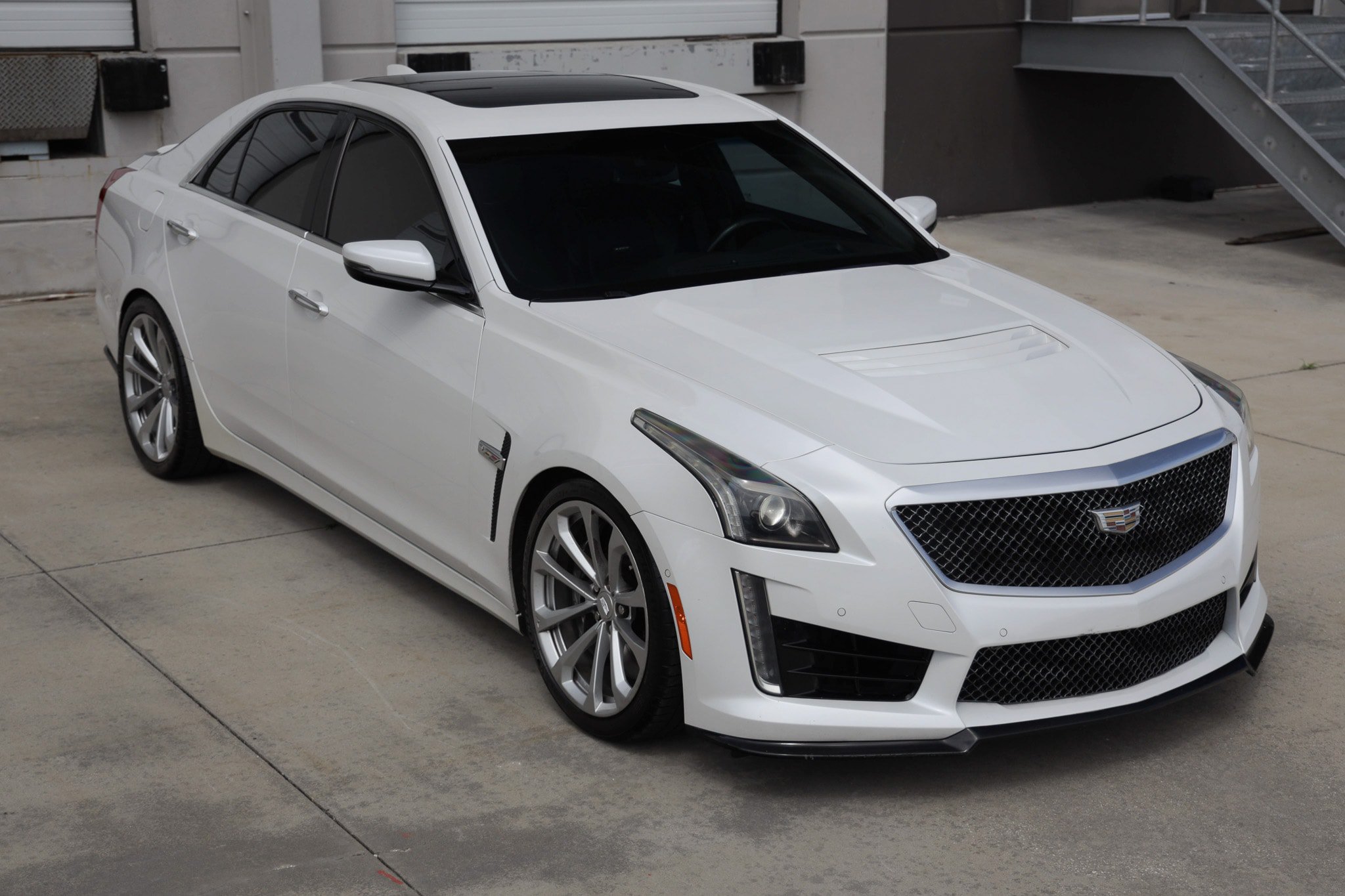 Used 2018 Cadillac CTS V w/ Luxury Package RWD image 19