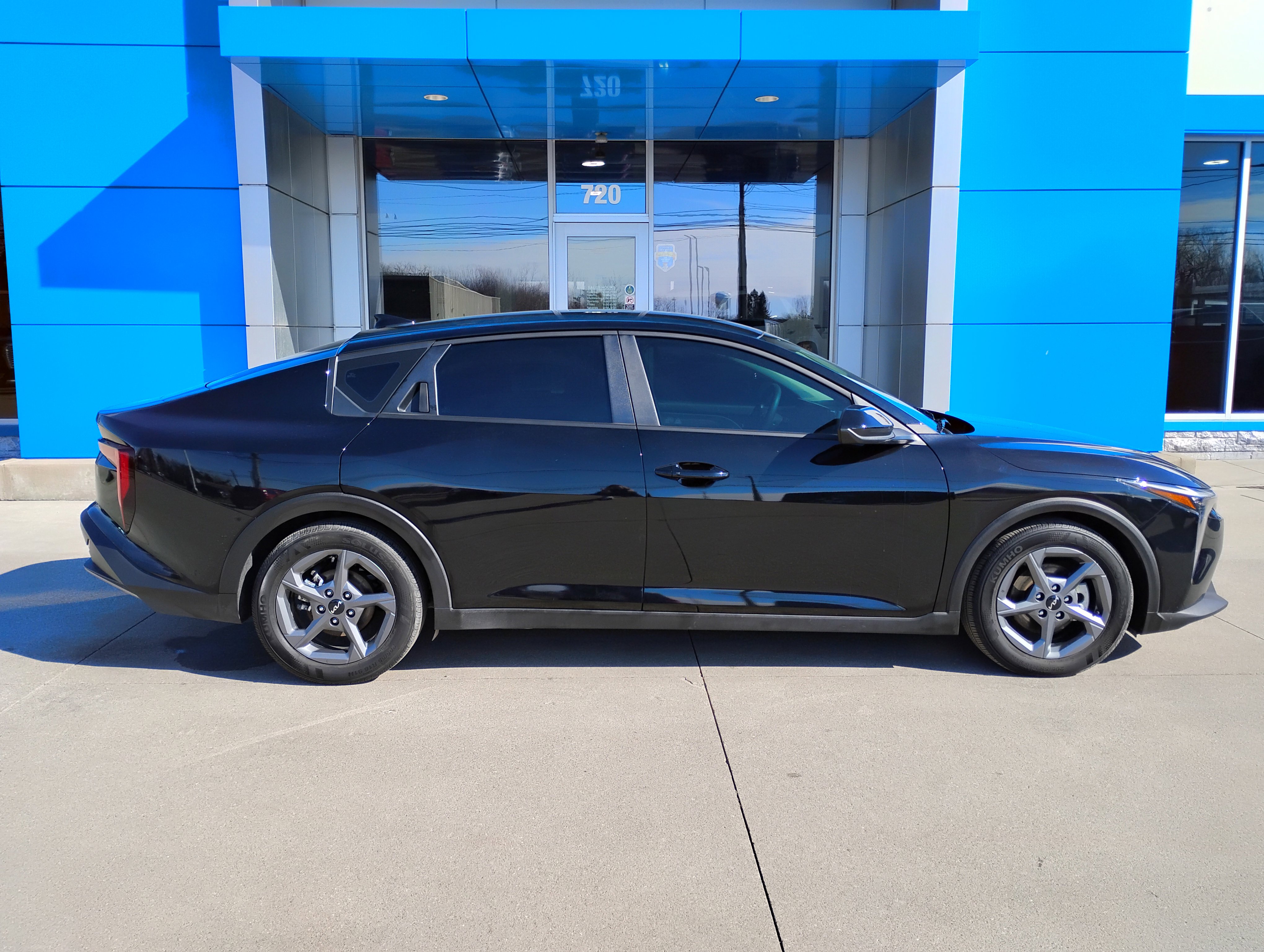 Used 2025 Kia K4 LXS image 32