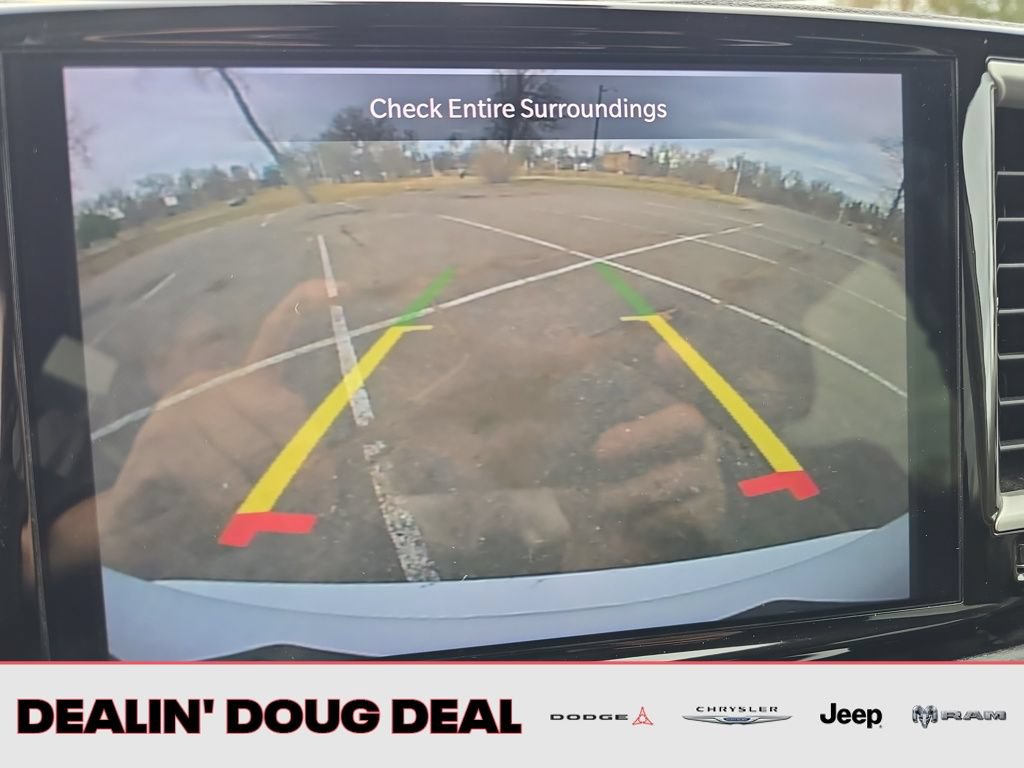 Used 2024 Chrysler Pacifica Touring-L FWD image 19
