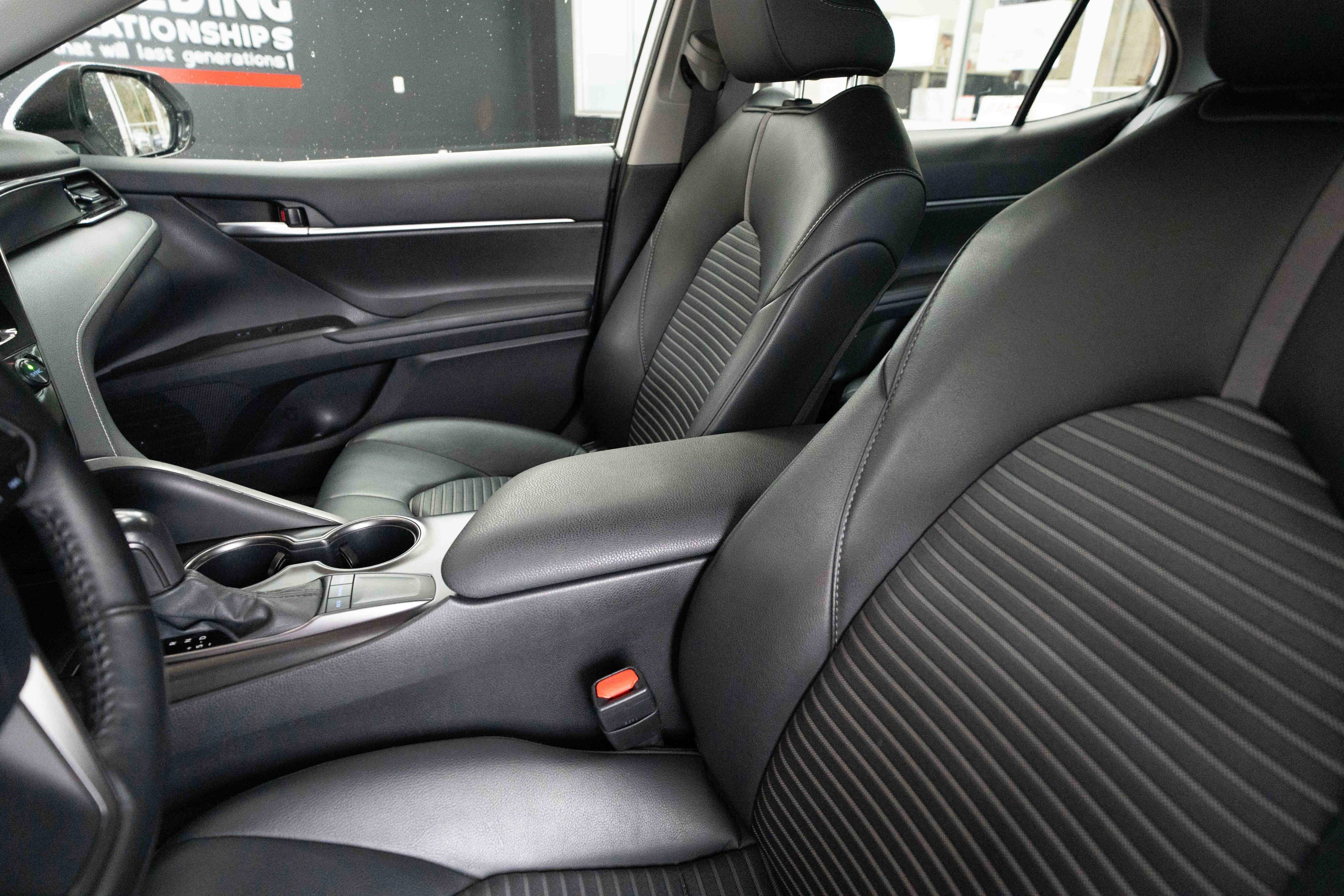 Used 2024 Toyota Camry SE image 10