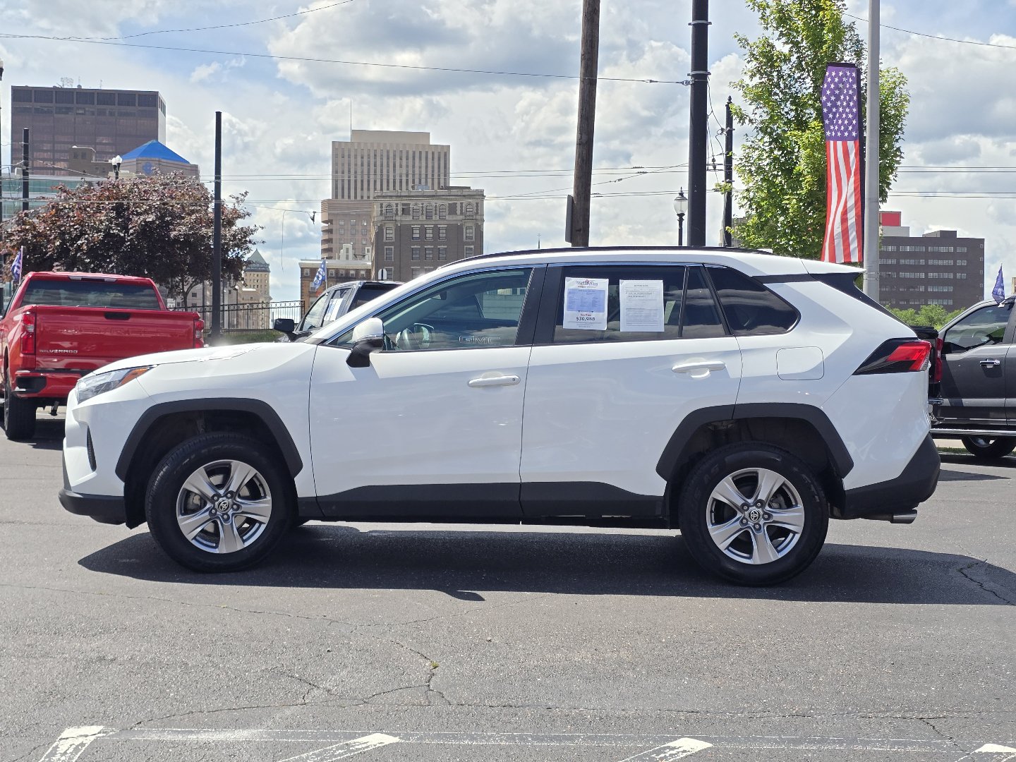 Used 2024 Toyota RAV4 XLE FWD image 17