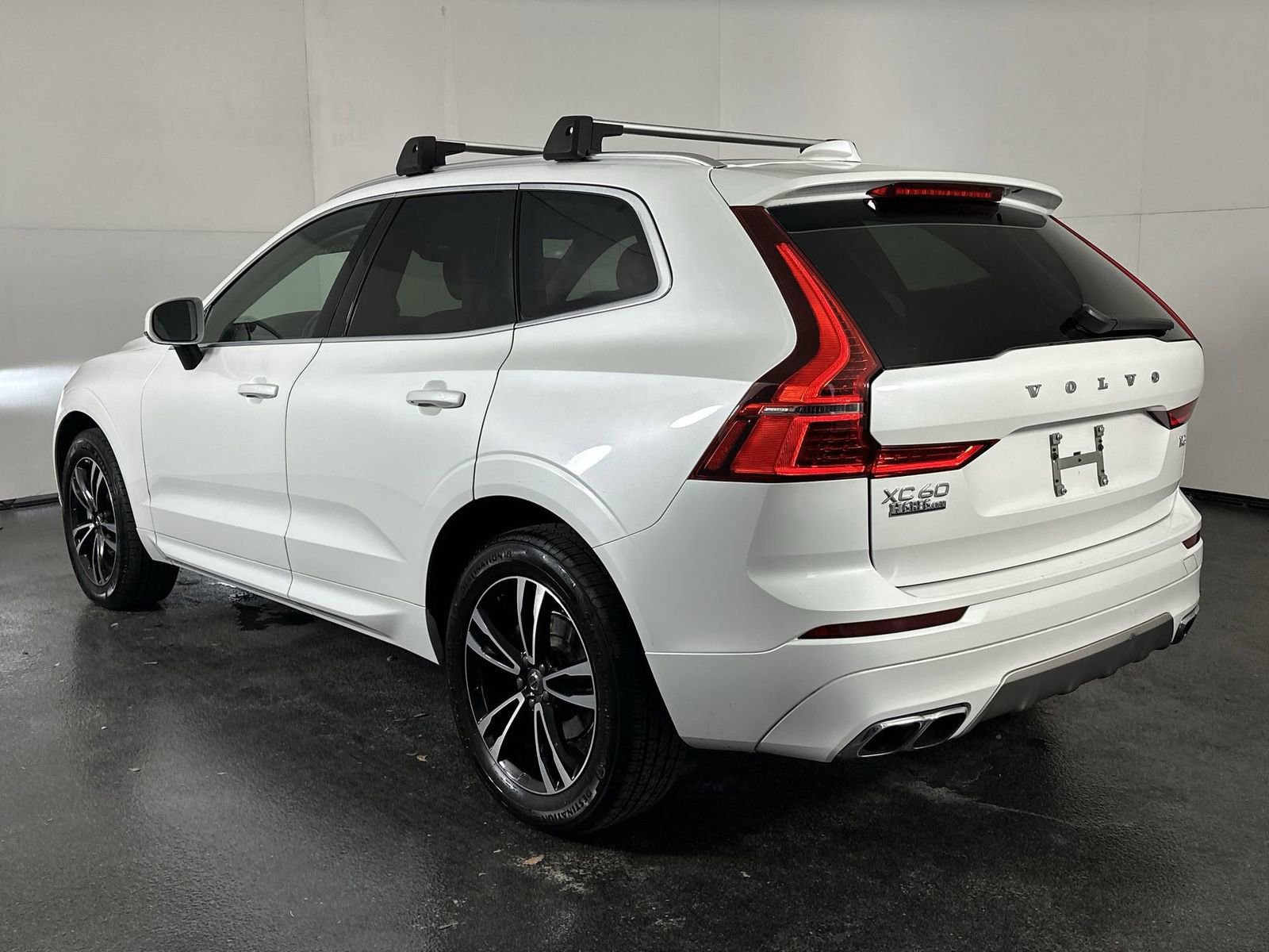Used 2018 Volvo XC60 T5 Momentum w/ Convenience Package image 6