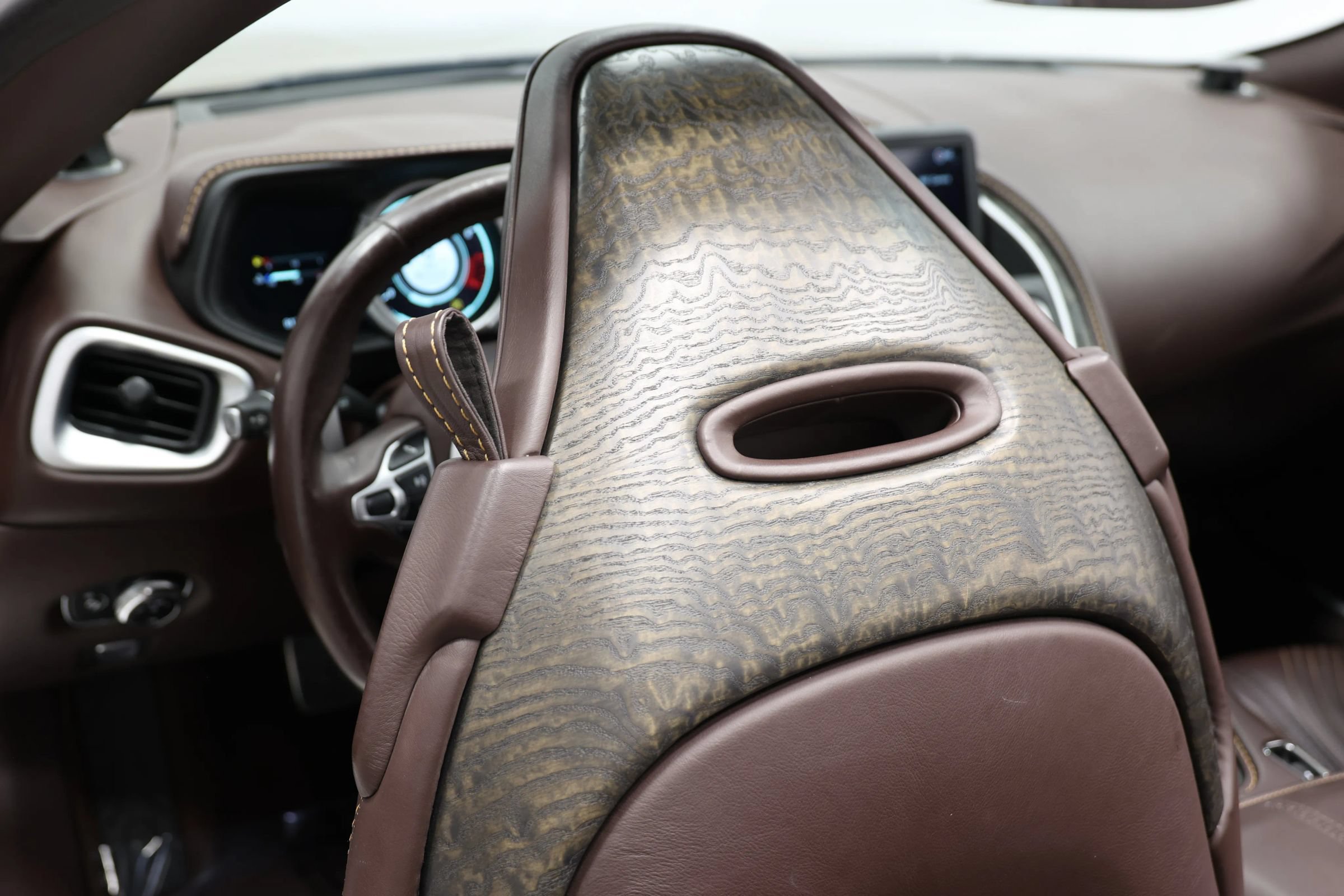 Used 2019 Aston Martin DB11 Volante RWD image 56