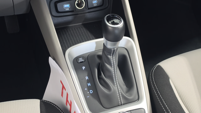 Certified 2025 Hyundai Venue SEL FWD image 20