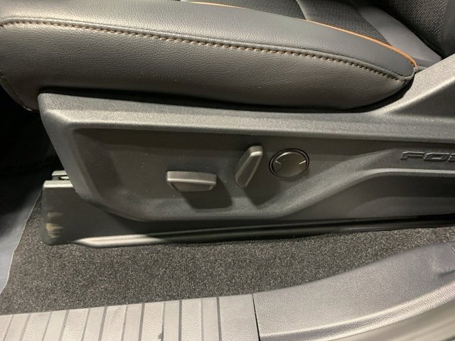 New 2026 Ford F250 Lariat w/ Black Appearance Package image 8