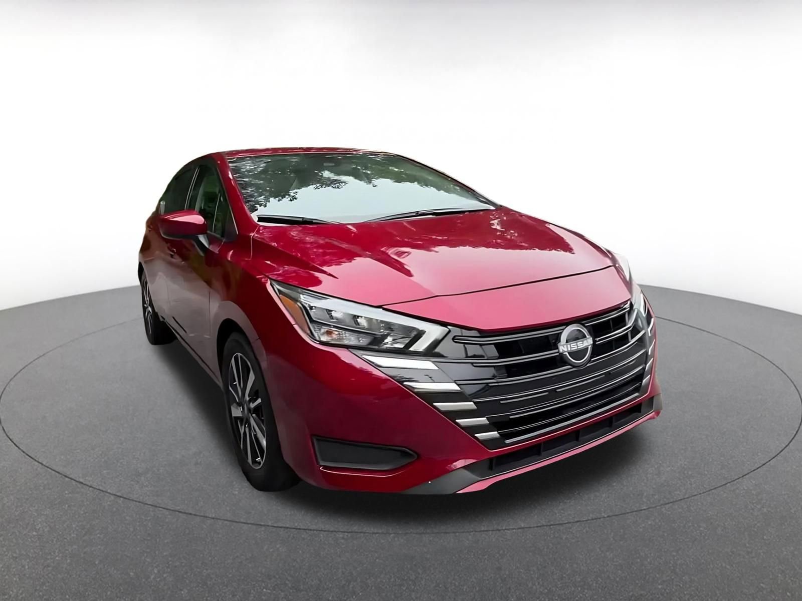 Used 2025 Nissan Versa SV FWD image 3