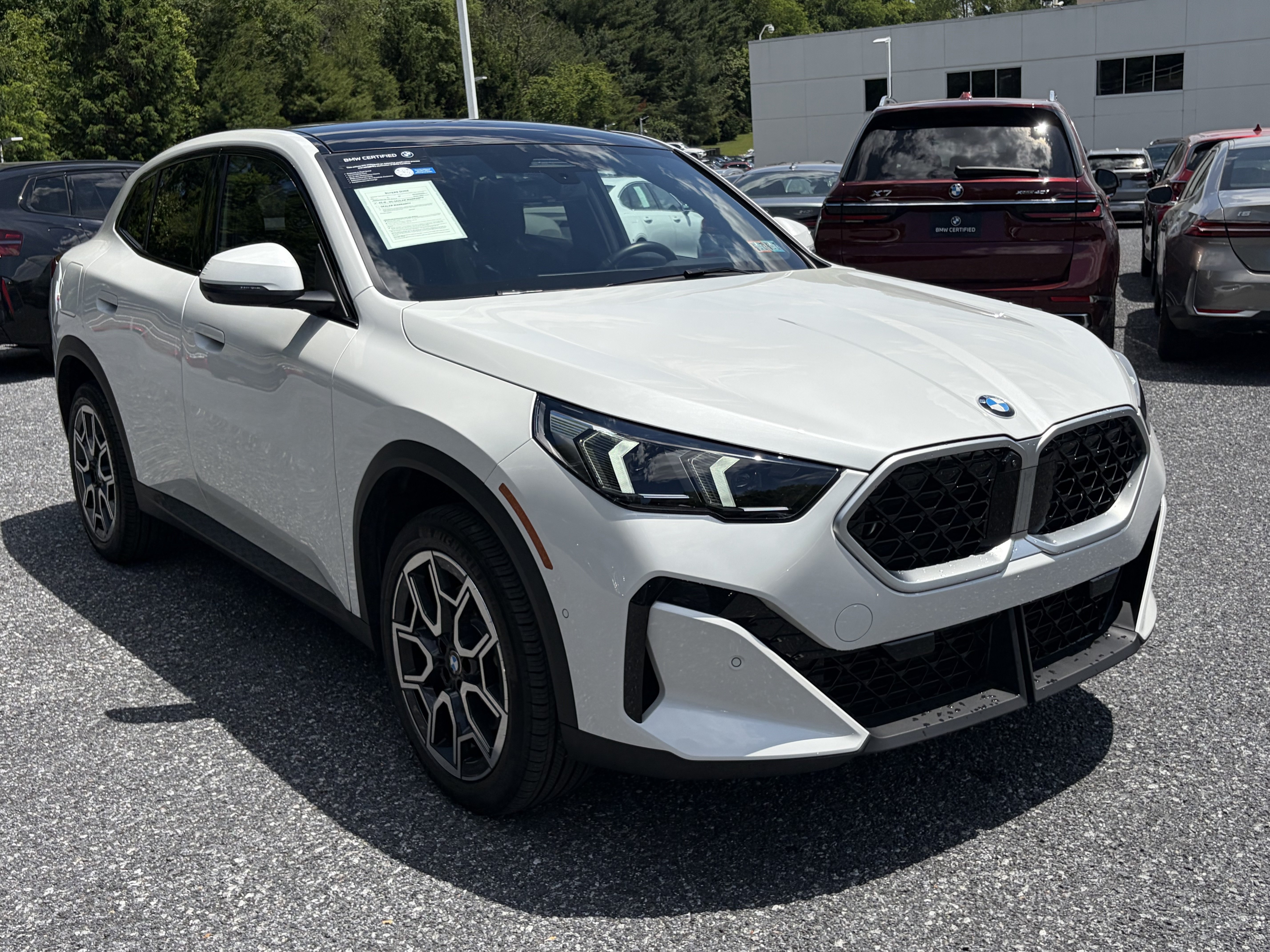 Certified 2025 BMW X2 xDrive28i AWD/4WD image 3