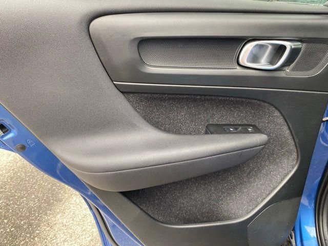 Used 2021 Volvo XC40 T5 R-Design w/ Advanced Package image 21
