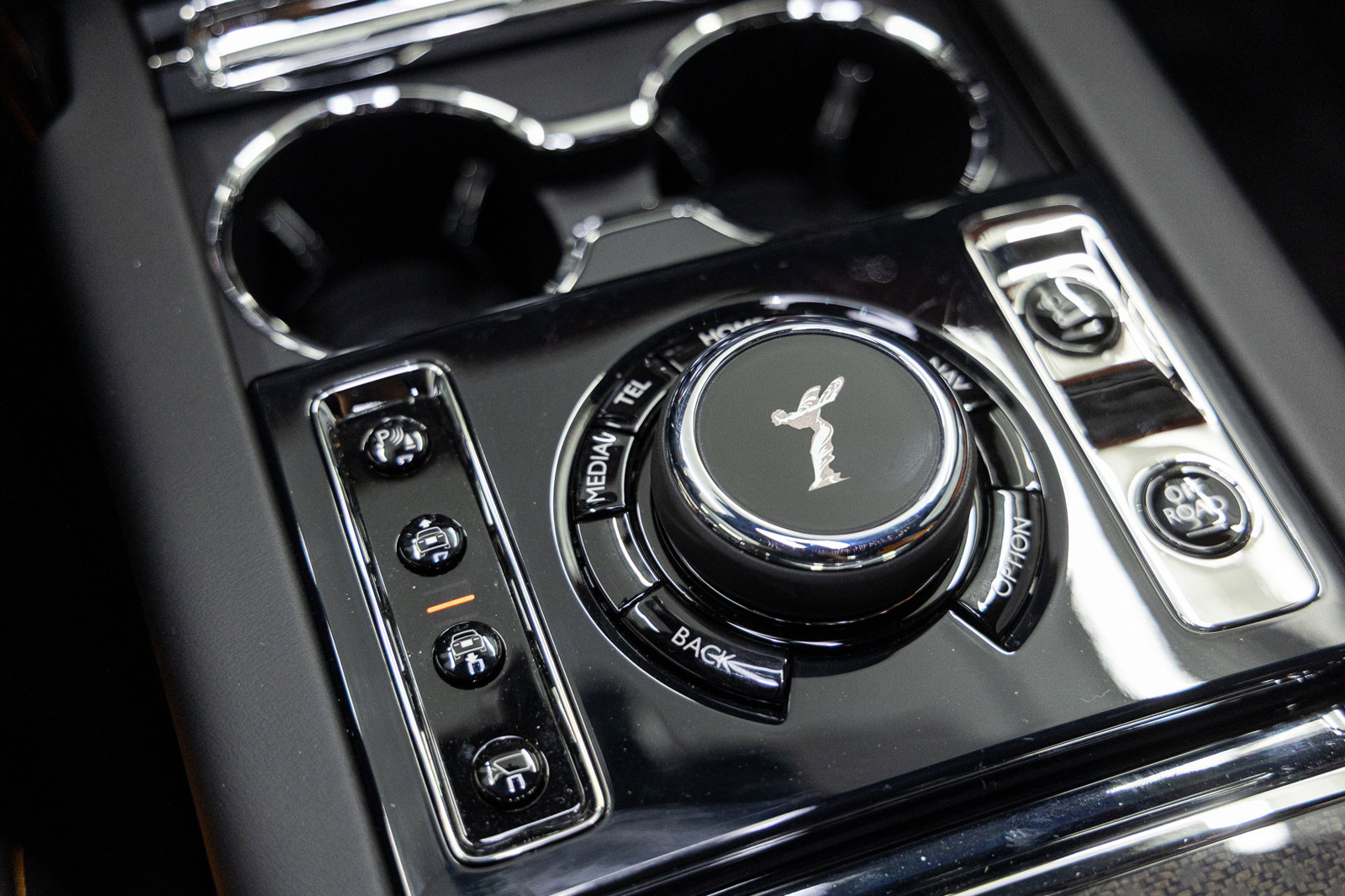 New 2026 Rolls-Royce Cullinan Black Badge image 30