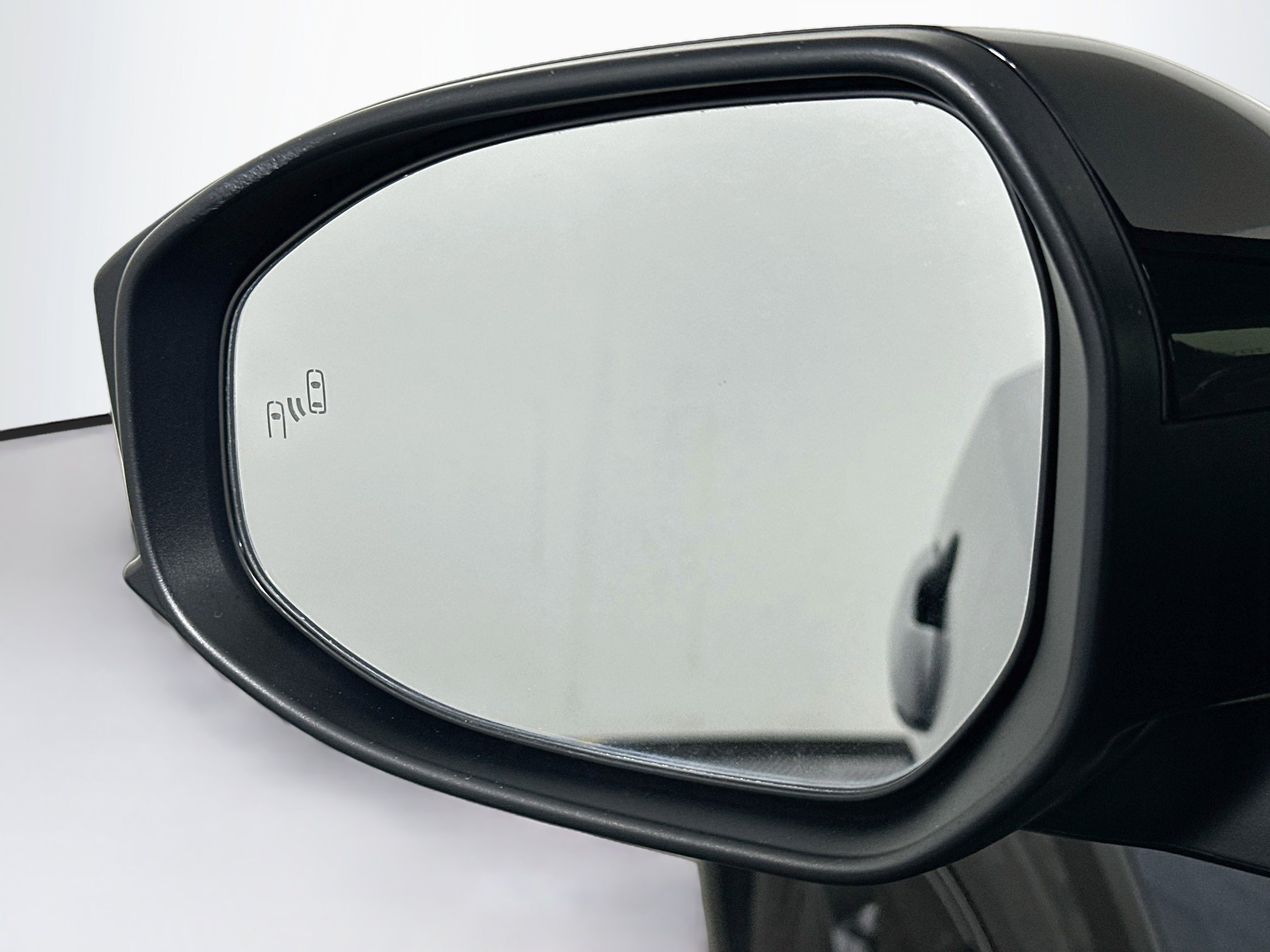Used 2025 Toyota Prius LE FWD image 16