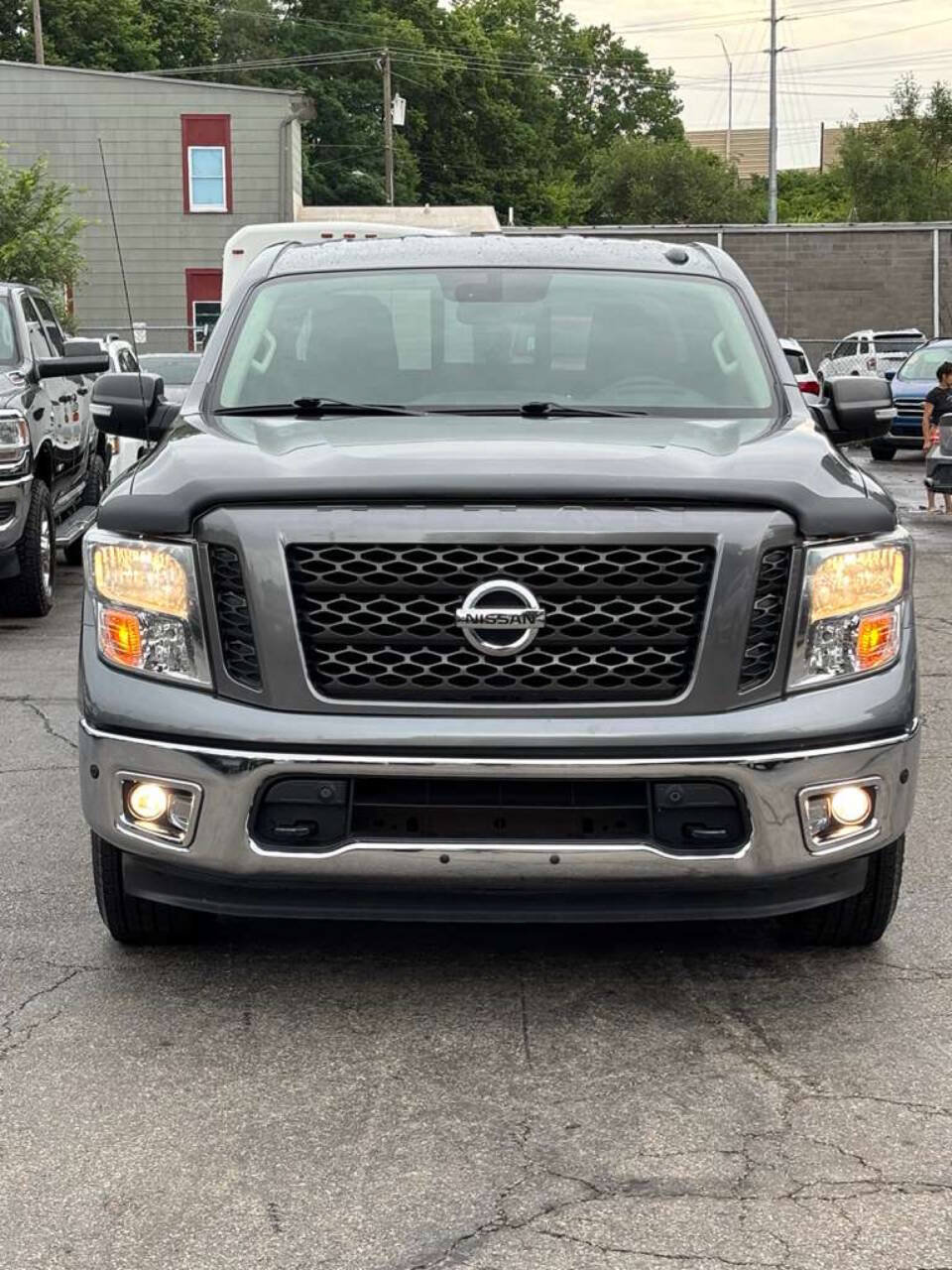 Used 2019 Nissan Titan SV w/ SV Convenience Package AWD/4WD image 3