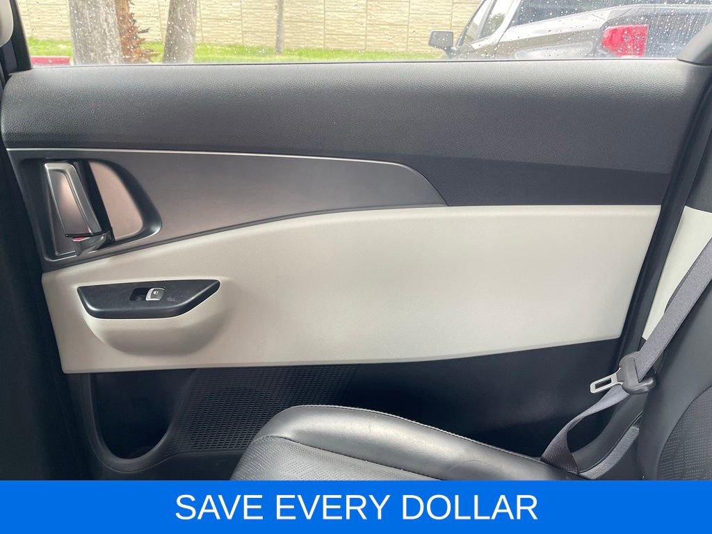 Used 2023 Kia Carnival LX FWD image 14