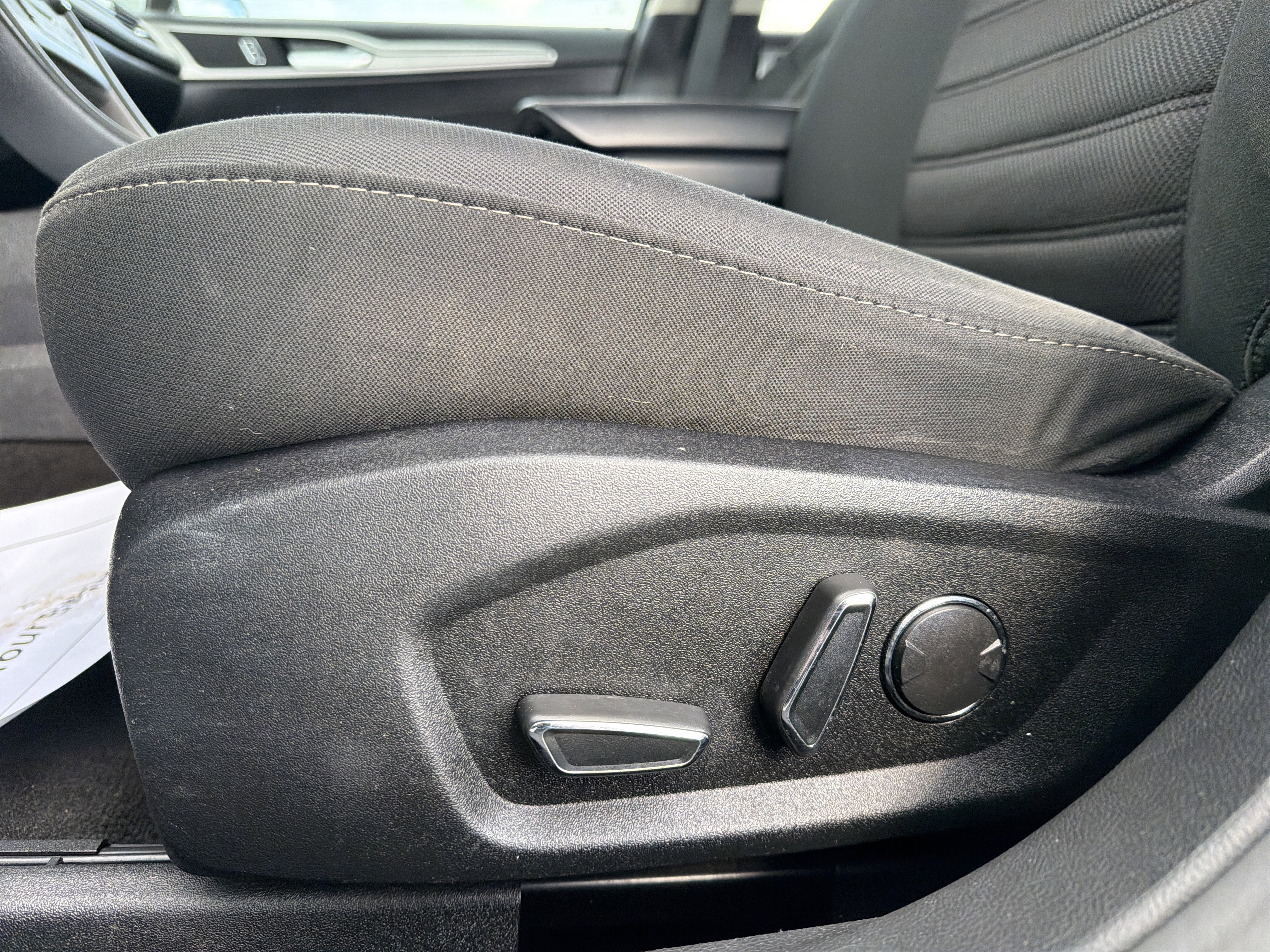 Used 2019 Ford Fusion SE image 24