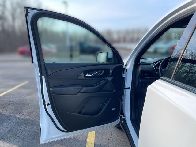 Certified 2023 Chevrolet Traverse RS w/ LPO, Floor Liner Package image 22