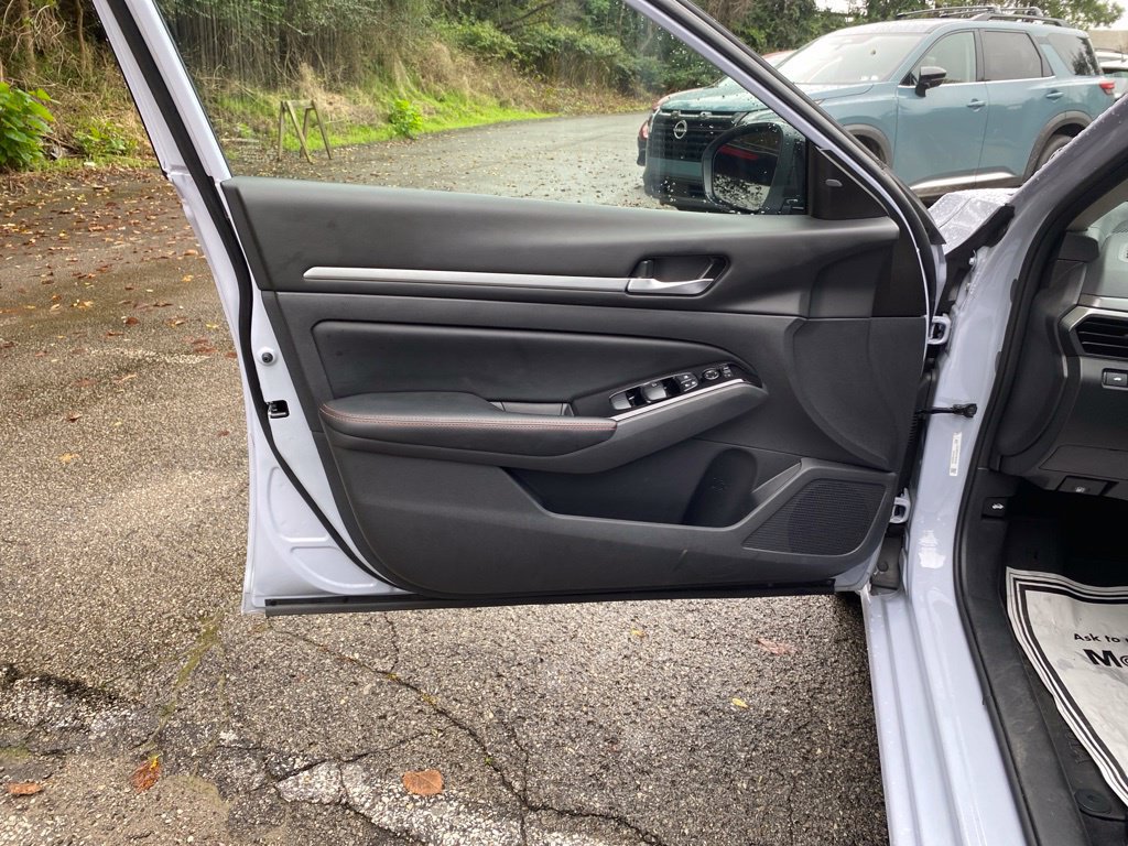 Used 2025 Nissan Altima 2.5 SR AWD/4WD image 10