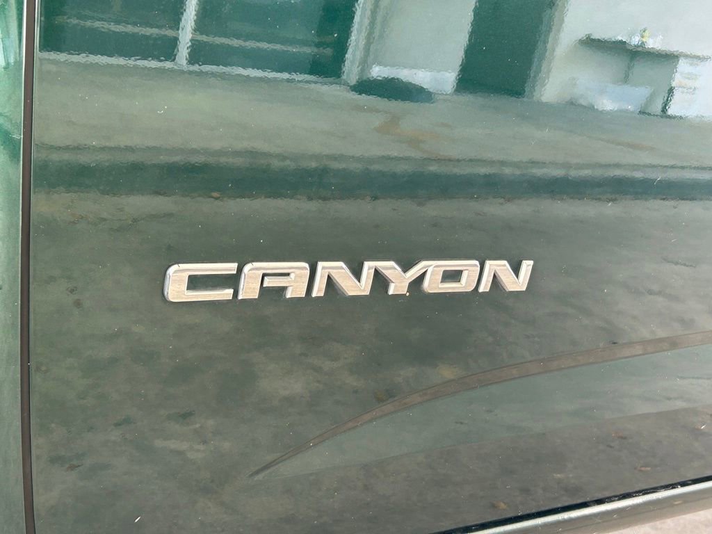 Used 2015 GMC Canyon SLT image 32