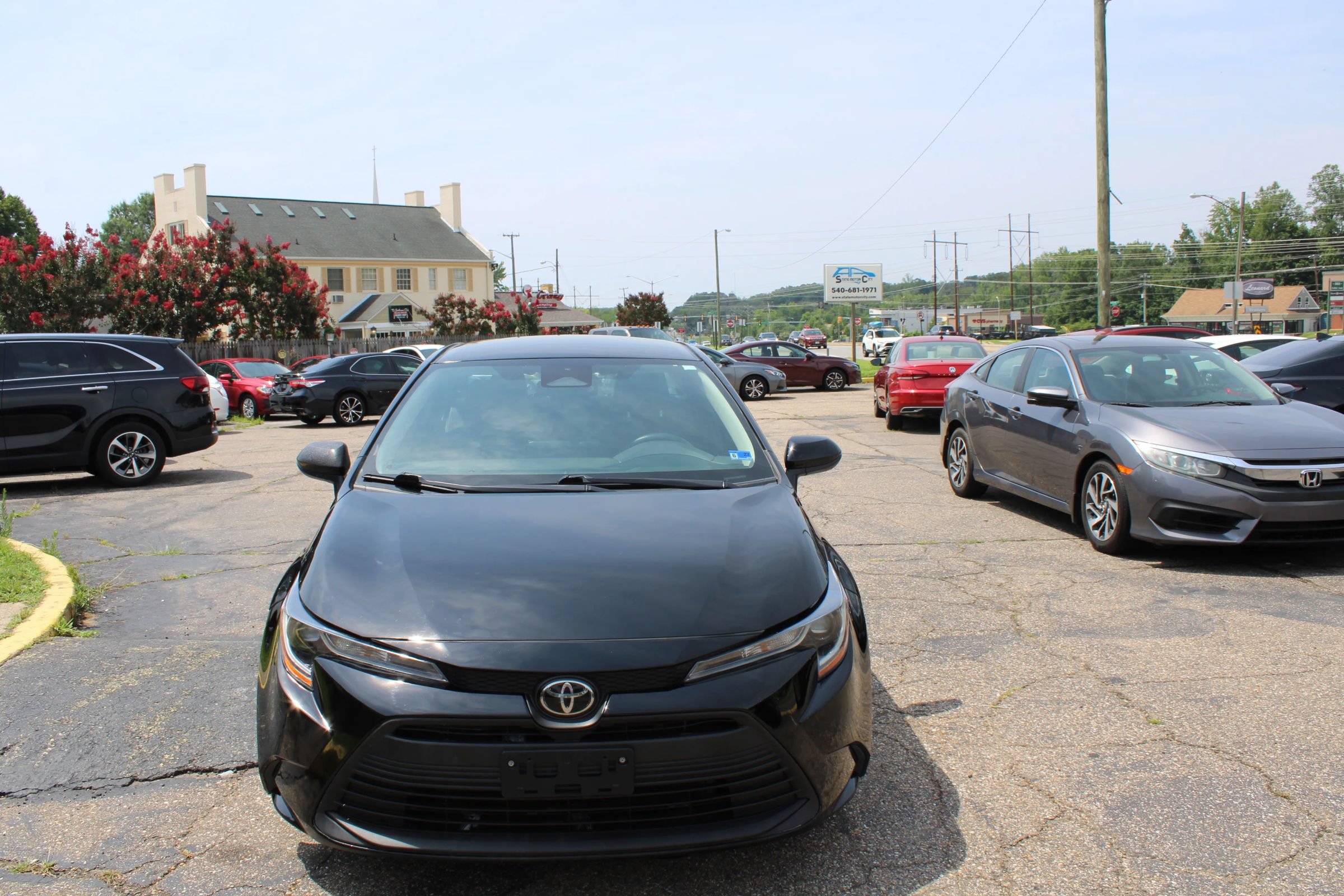 Used 2023 Toyota Corolla LE FWD image 8
